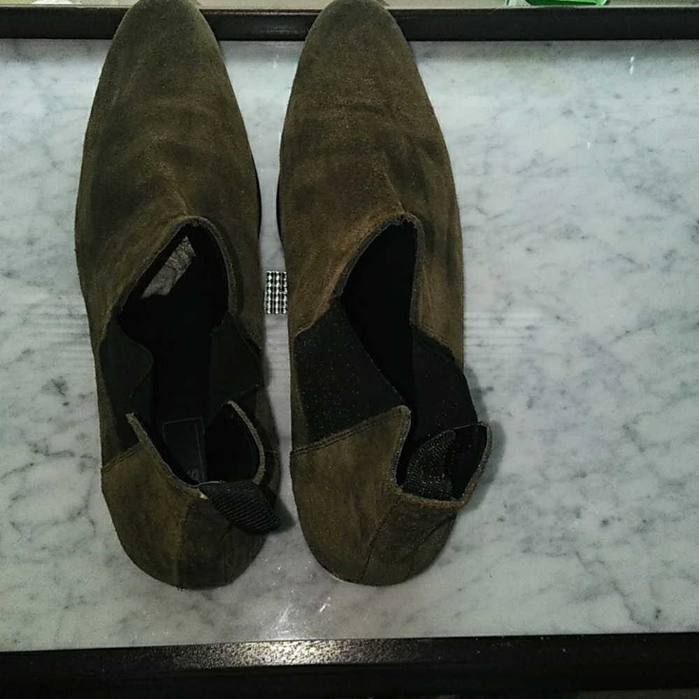 Brown dress shoes